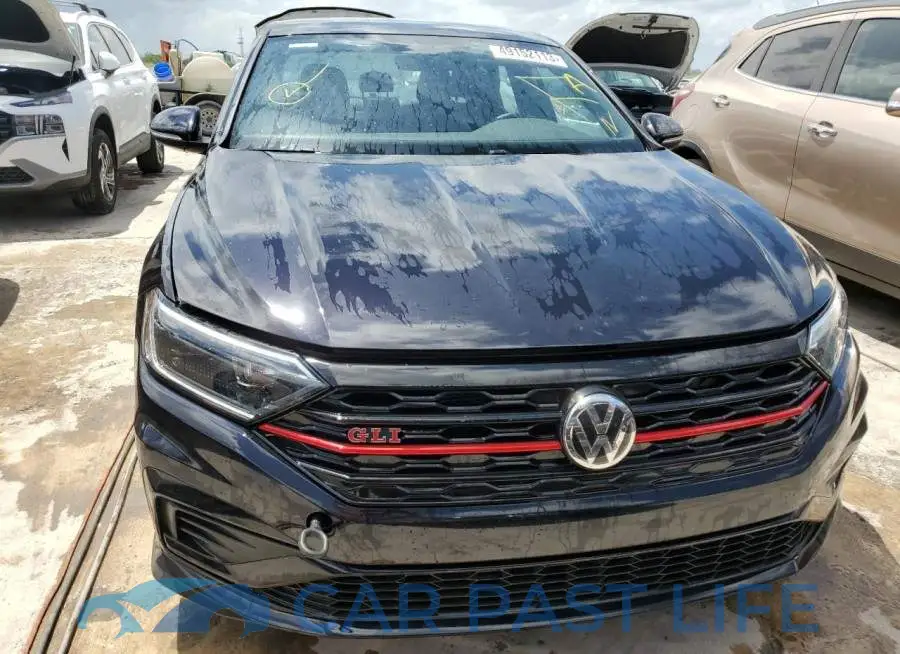 3VW5T7BU6LM049952# 5