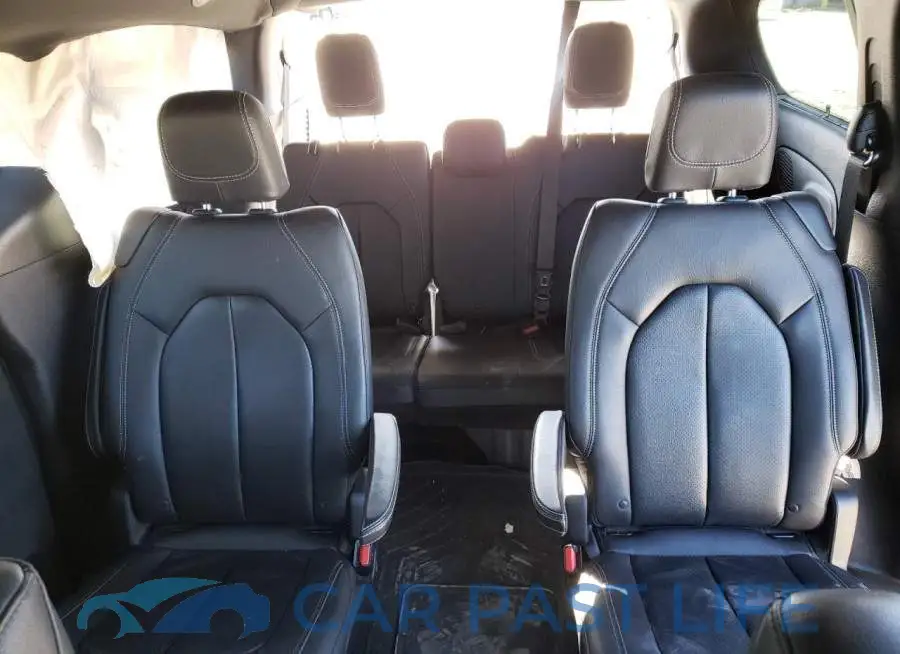 2C4RC1EG2JR338078# 10