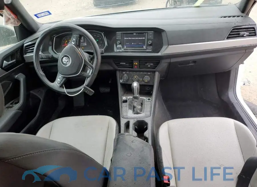 3VWCB7BU9KM215745# 8