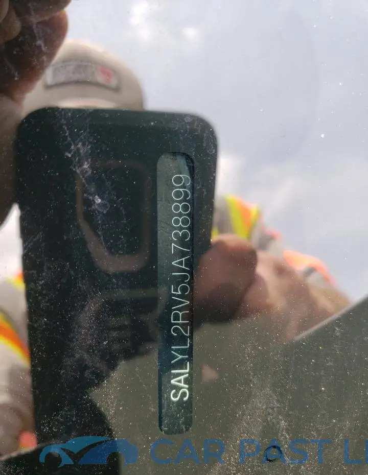 SALYL2RV5JA738899# 14