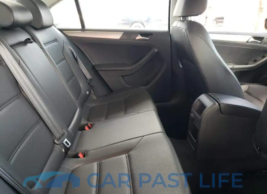 3VWDB7AJ2HM296818# 11