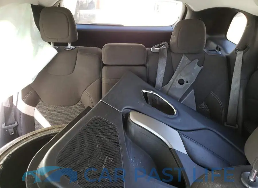 1C4PJLCB2KD175372# 10