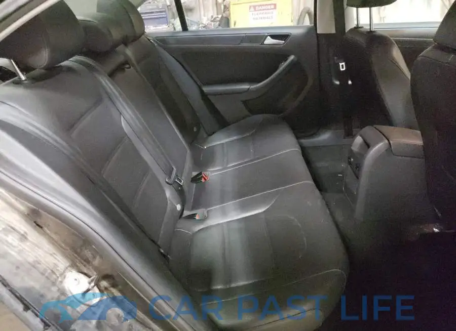 3VWD17AJ1EM376917# 10