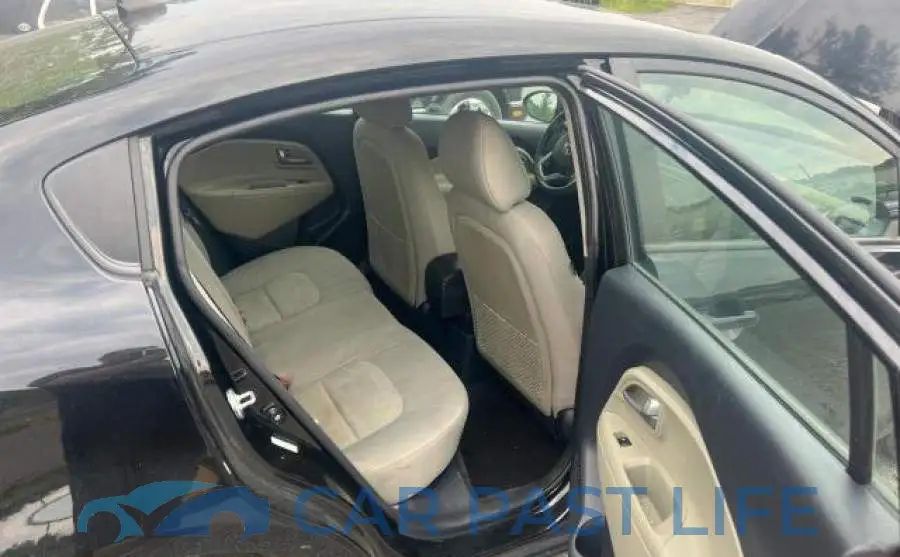 KNADM4A30F6526170# 6