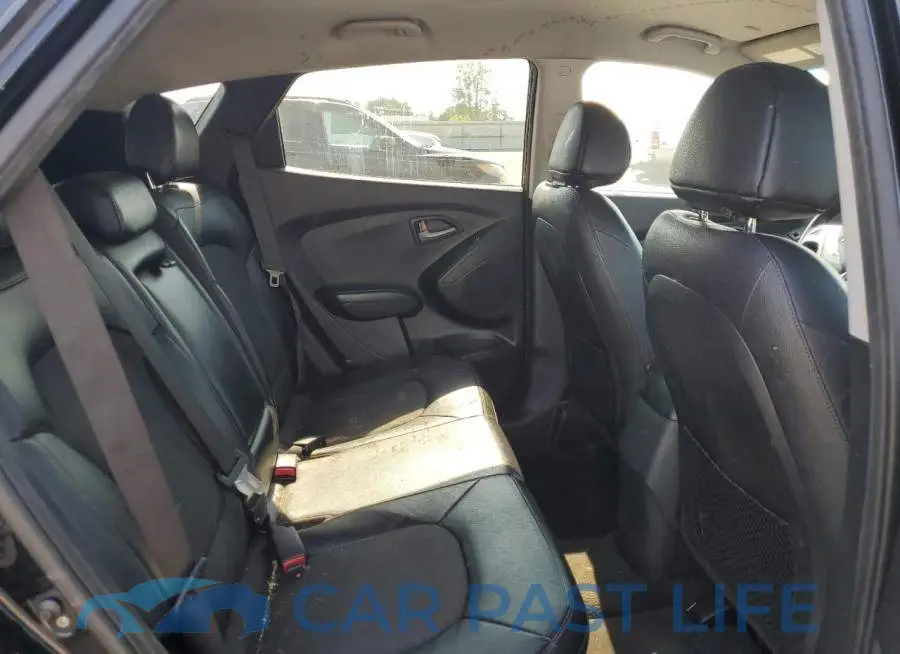 KM8JTCAF2FU069687# 10