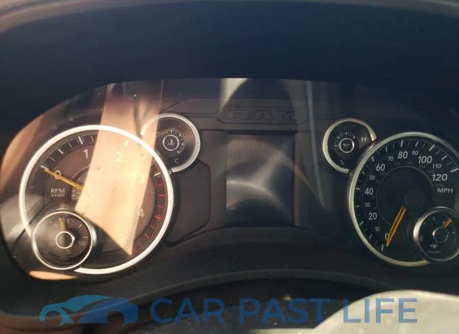 3C7WRSBL1KG670595# 8