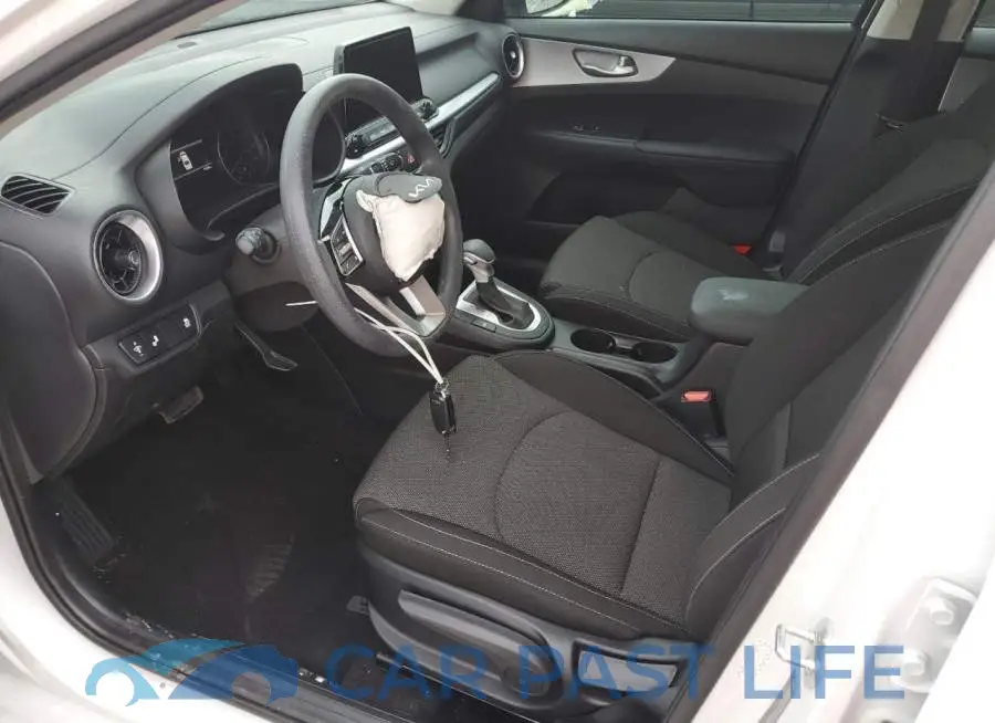3KPF24AD9PE588687# 7