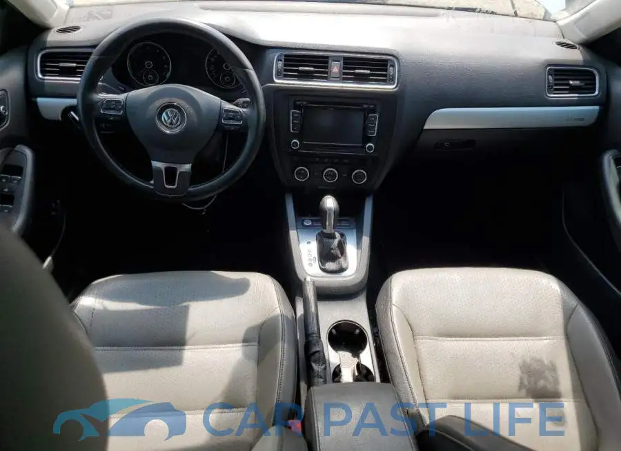 3VW637AJ8EM267664# 8