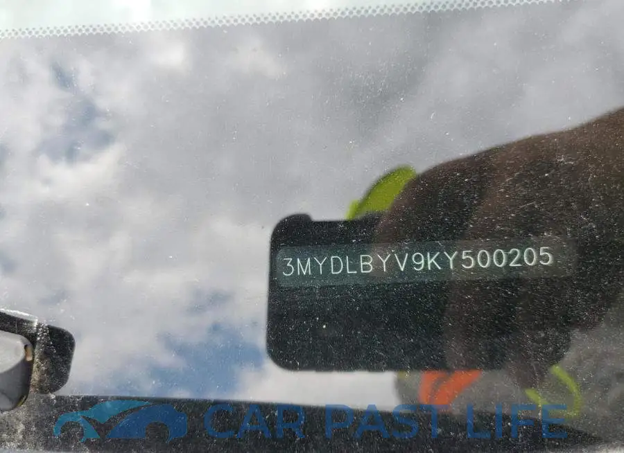 3MYDLBYV9KY500205# 12