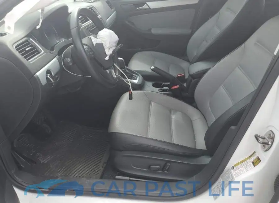 3VW637AJ7EM231612# 7