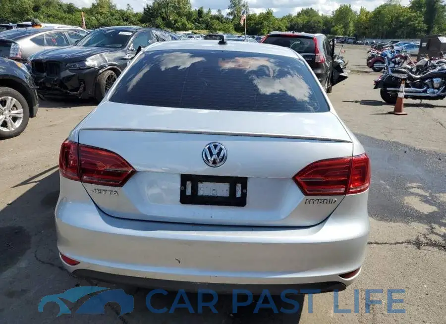 3VW637AJ8EM332352# 6