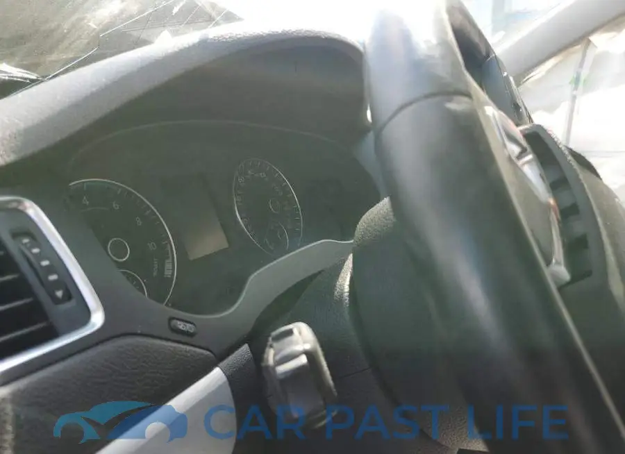 3VW637AJ8EM332352# 9
