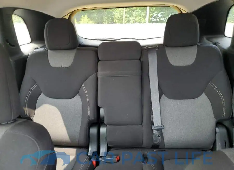 1C4PJLCB3JD543170# 10