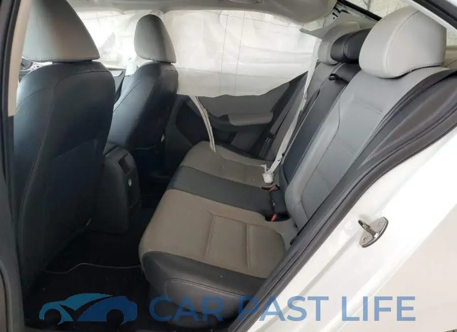 3VW637AJ6EM211223# 10
