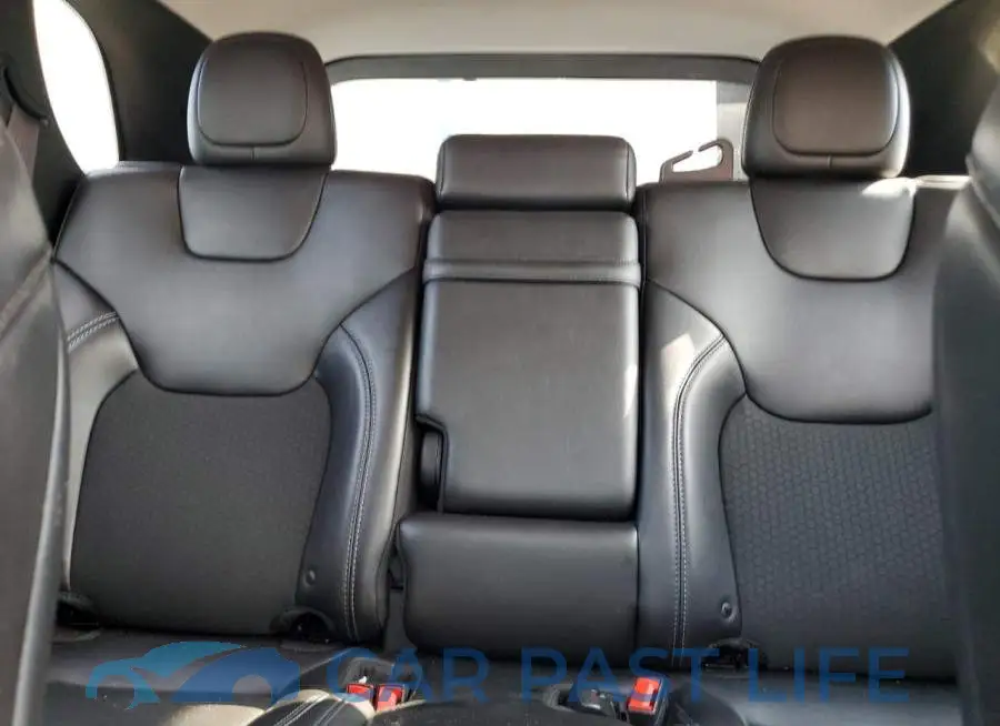 1C4PJLLX9KD353869# 10