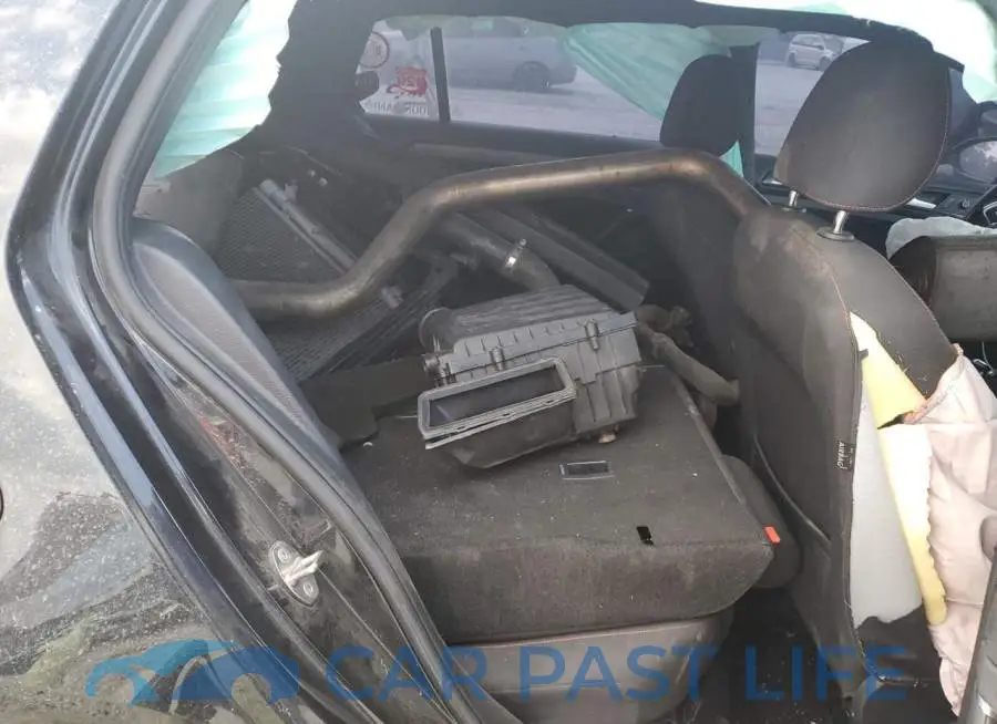 3VW5T7AU7KM020038# 10