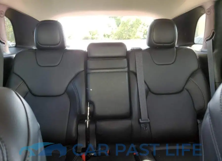 1C4PJMDX4JD570085# 10
