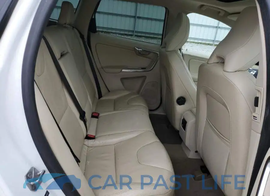 YV4952DLXE2513435# 10