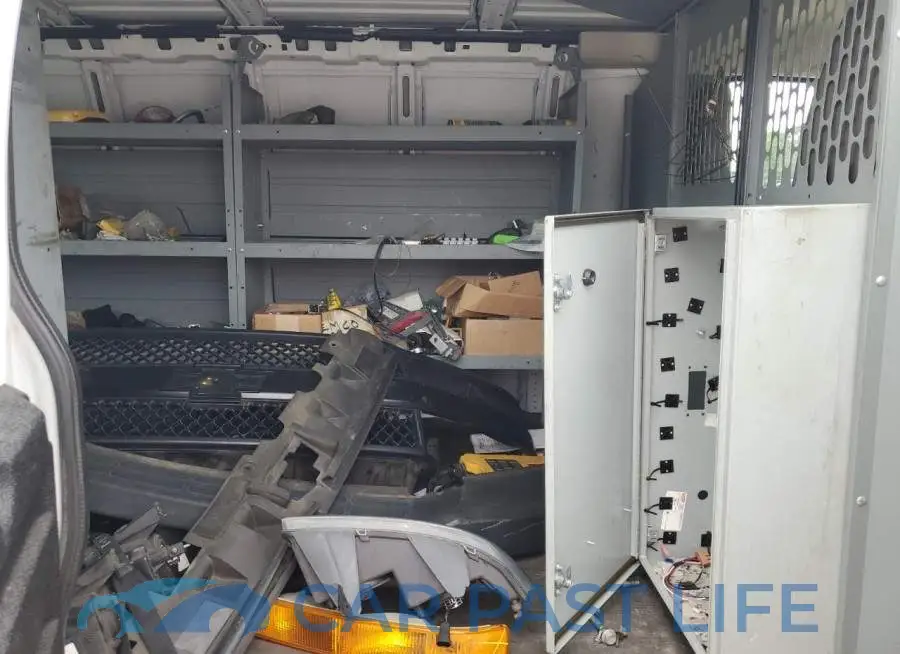 1GCWGAFG4J1345611# 11