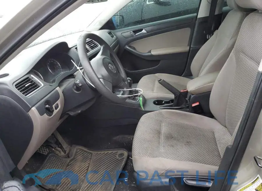 3VW3L7AJXEM330475# 7