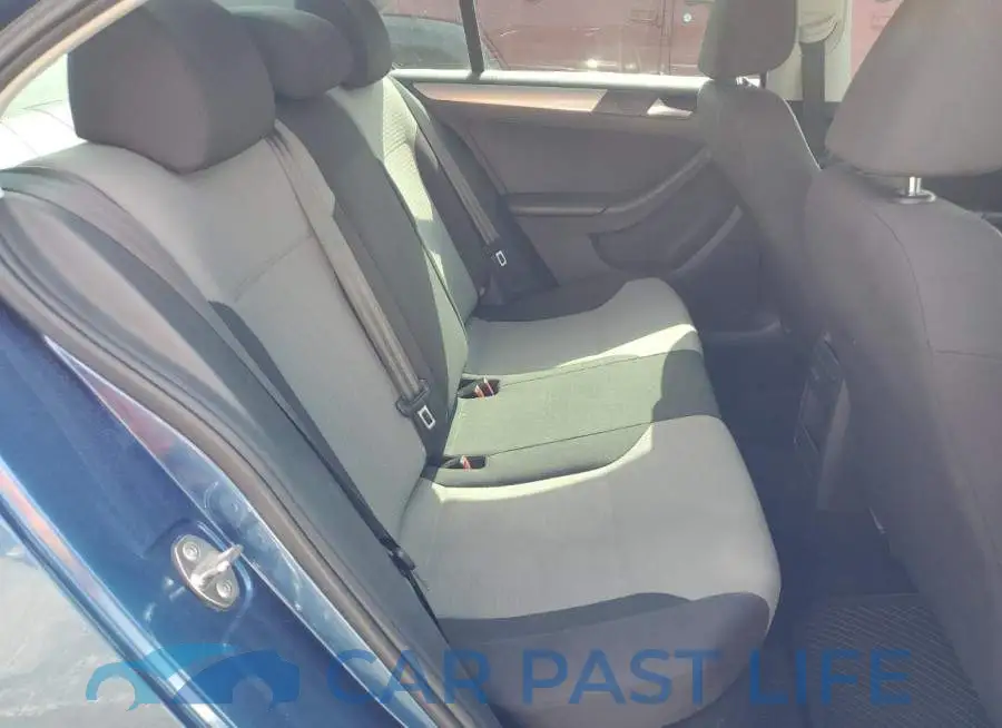 3VW2B7AJ9HM397197# 10