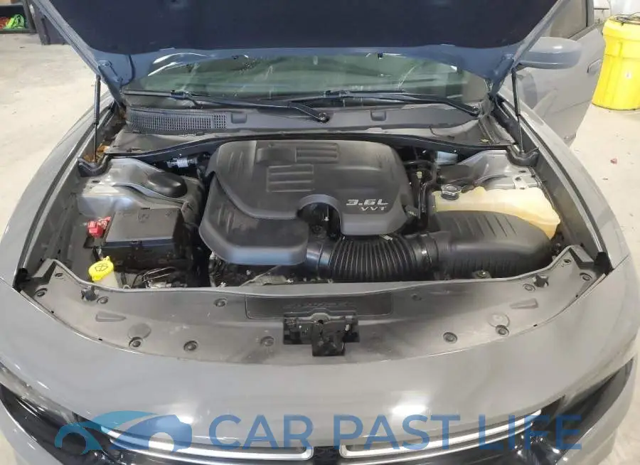 2C3CDXBG4HH625422# 11