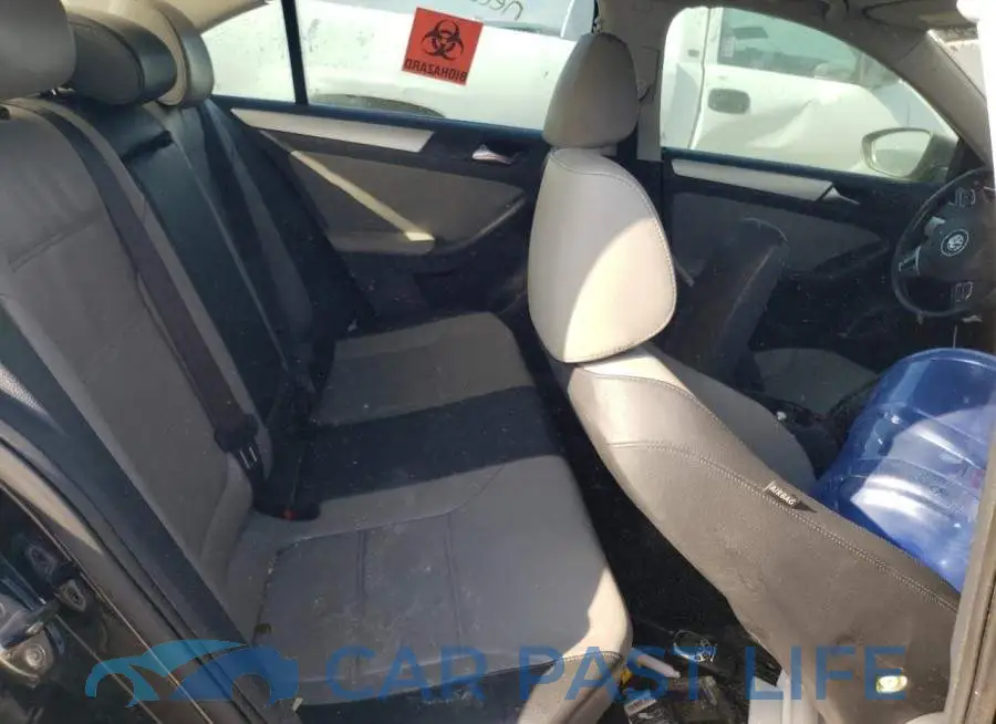 3VW637AJ5EM272806# 10
