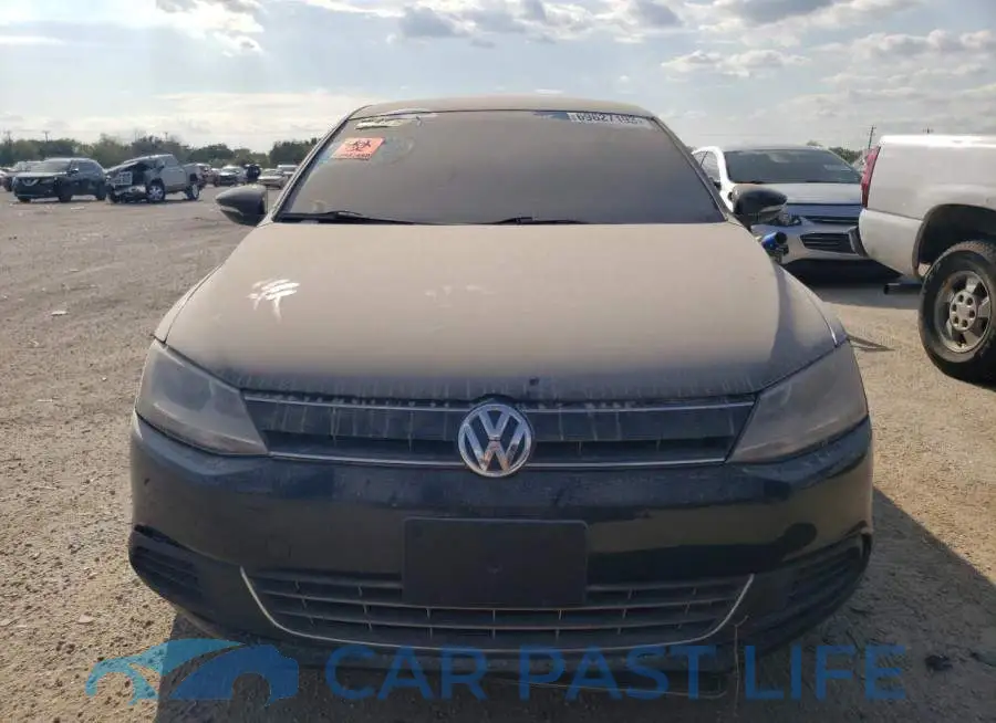 3VW637AJ5EM272806# 5