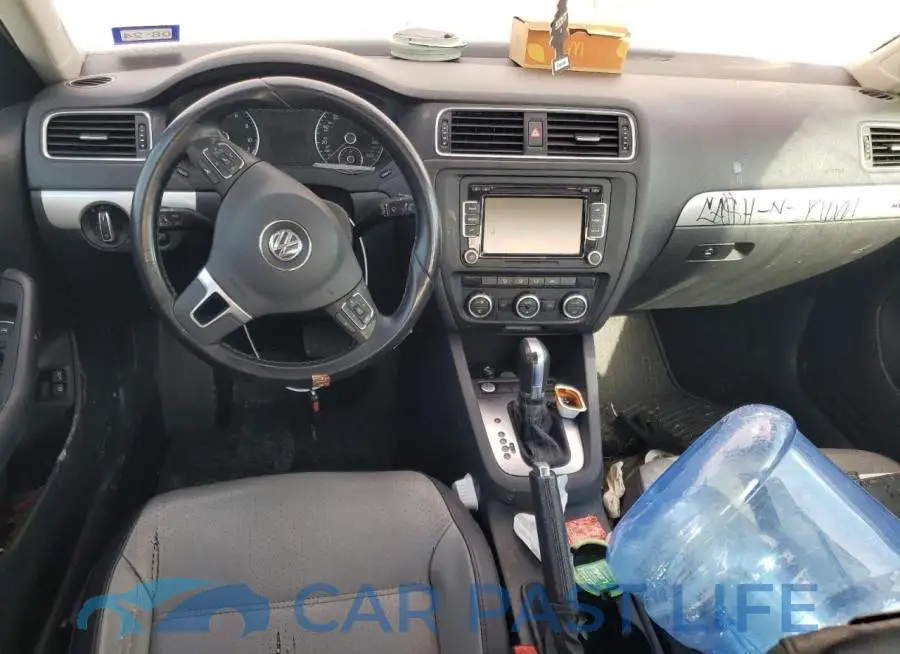 3VW637AJ5EM272806# 8