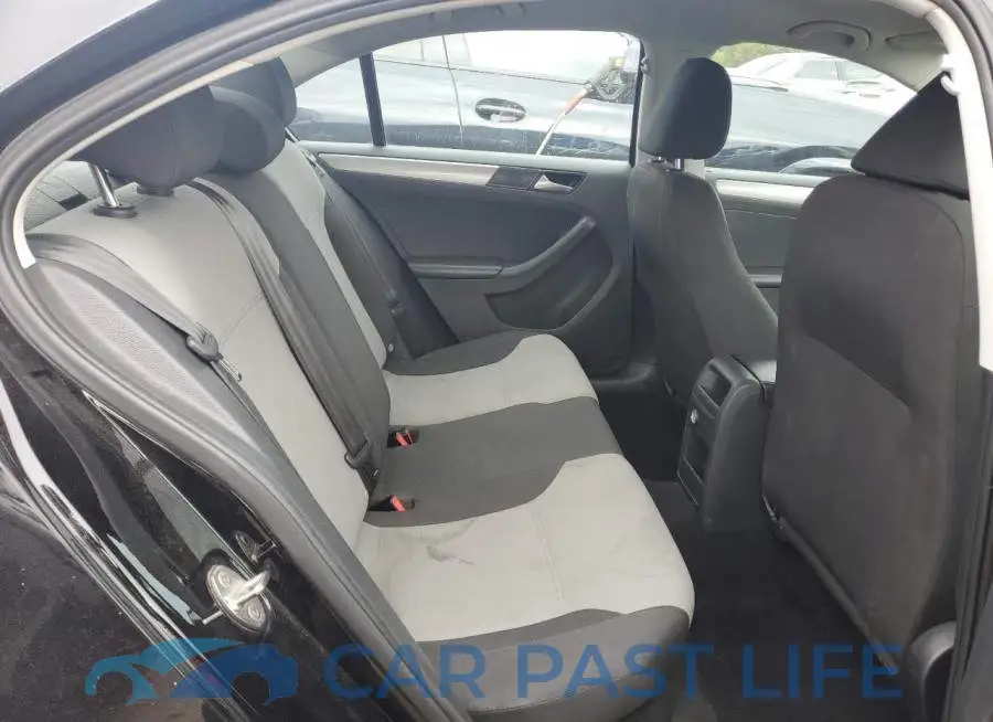 3VW2B7AJ5JM207840# 10