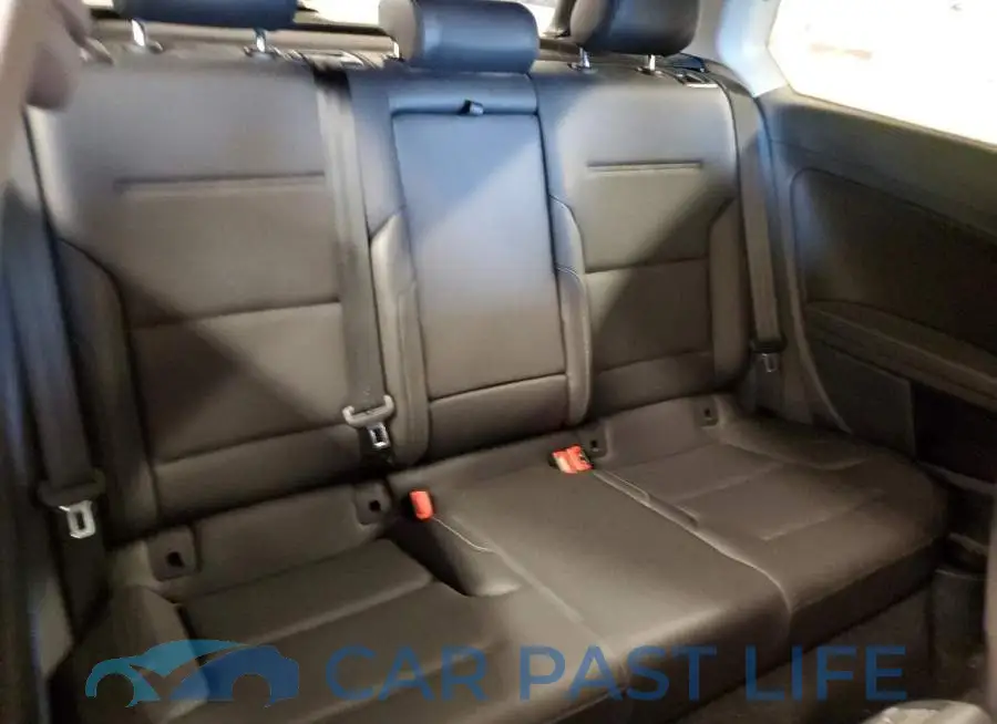 3VW817AU9FM067810# 10