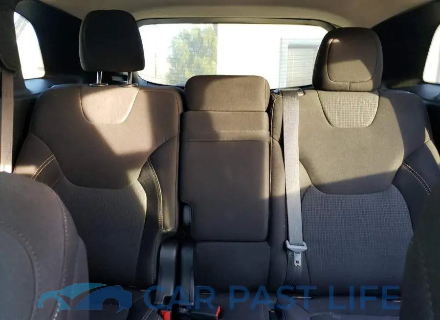 1C4PJLCB9FW706528# 10