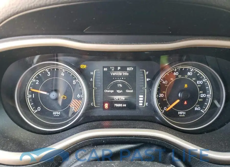 1C4PJLCB9FW706528# 9