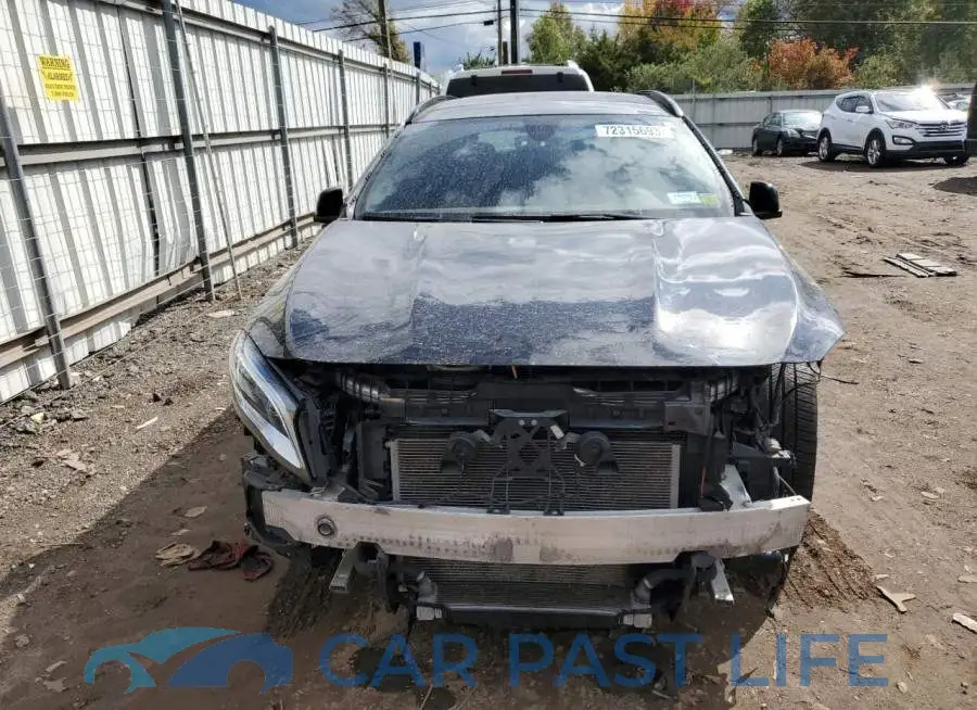 WDDTG5CB5JJ428229# 5