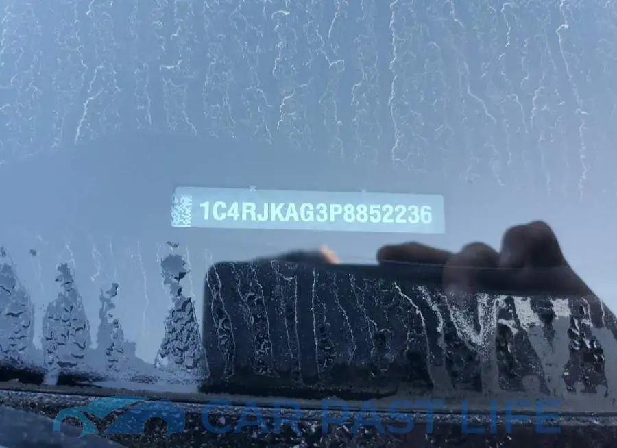1C4RJKAG3P8852236# 13