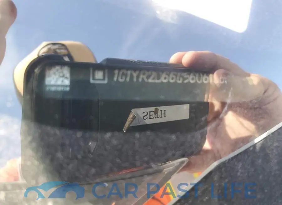 1G1YR2D66G5606136# 13