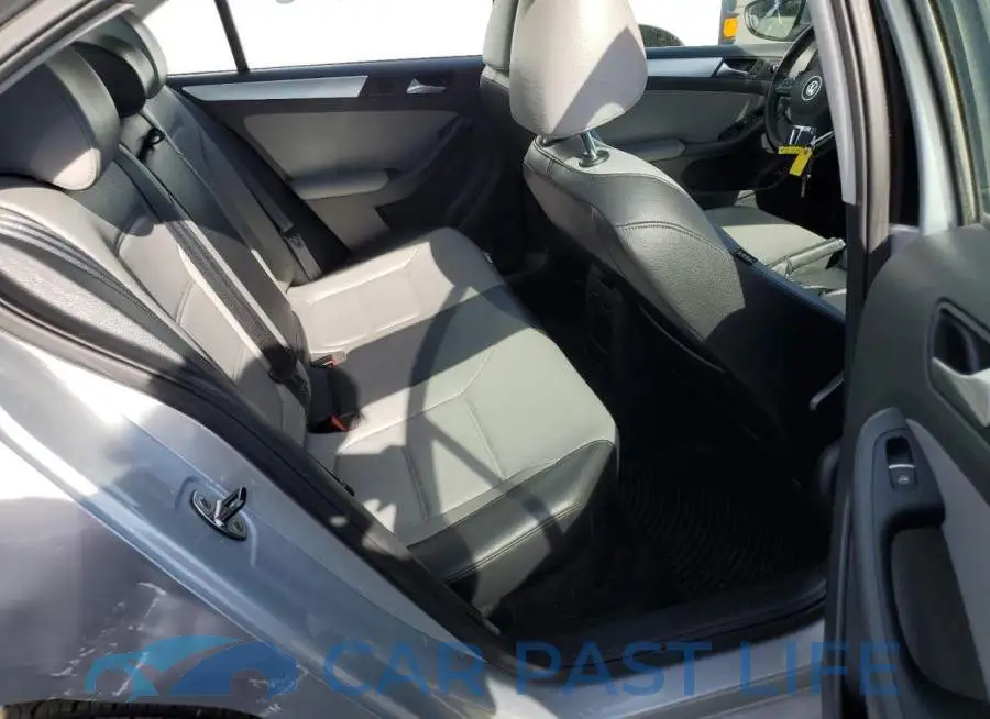 3VW637AJ7EM334562# 10