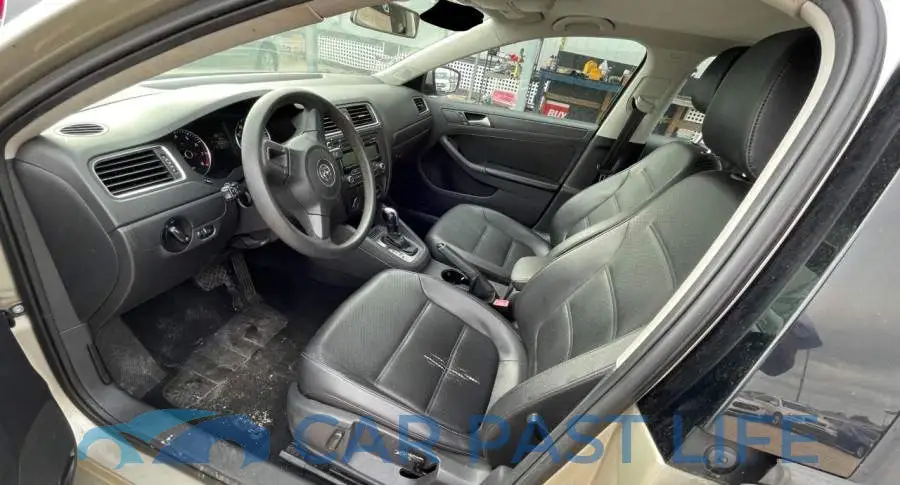 3VWD17AJ9EM246805# 5