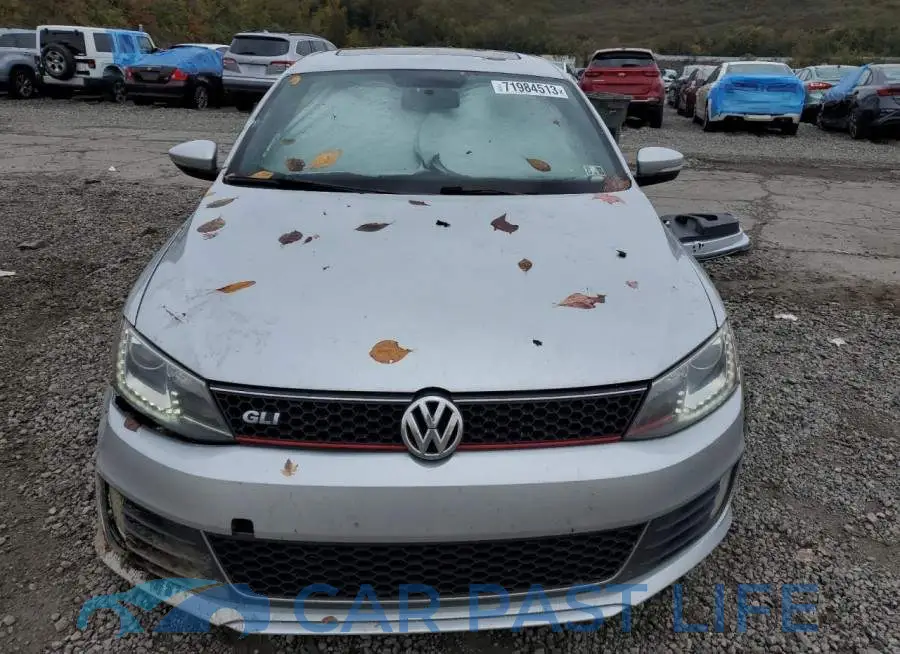 3VW5T7AJXEM324569# 5