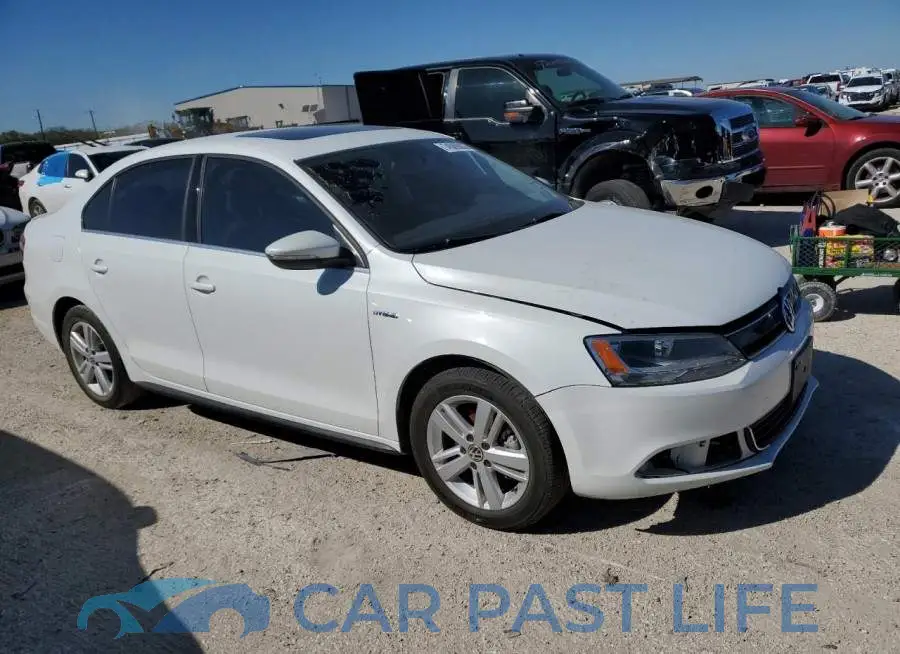 3VW637AJ8EM209103# 4