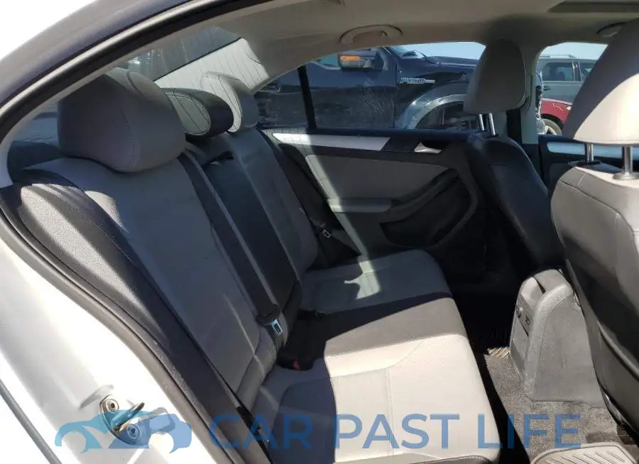 3VW637AJ8EM209103# 10