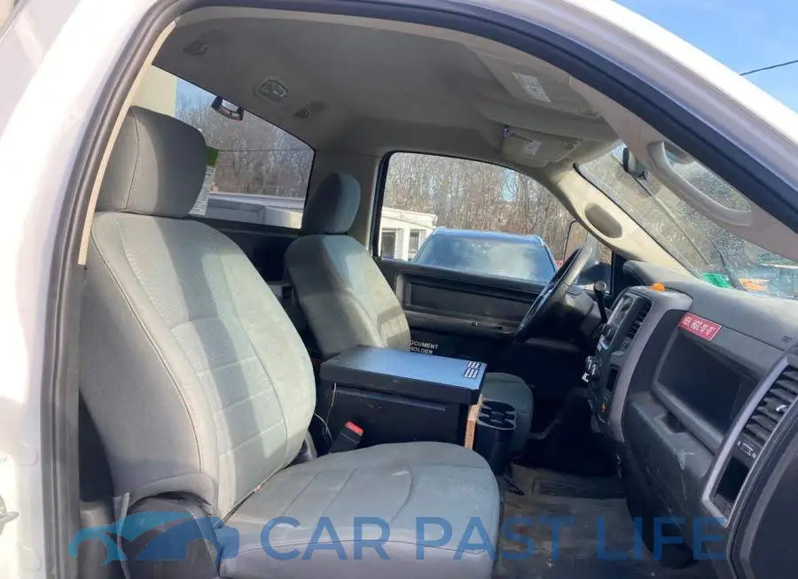 3C7WRKAJ1EG303393# 8