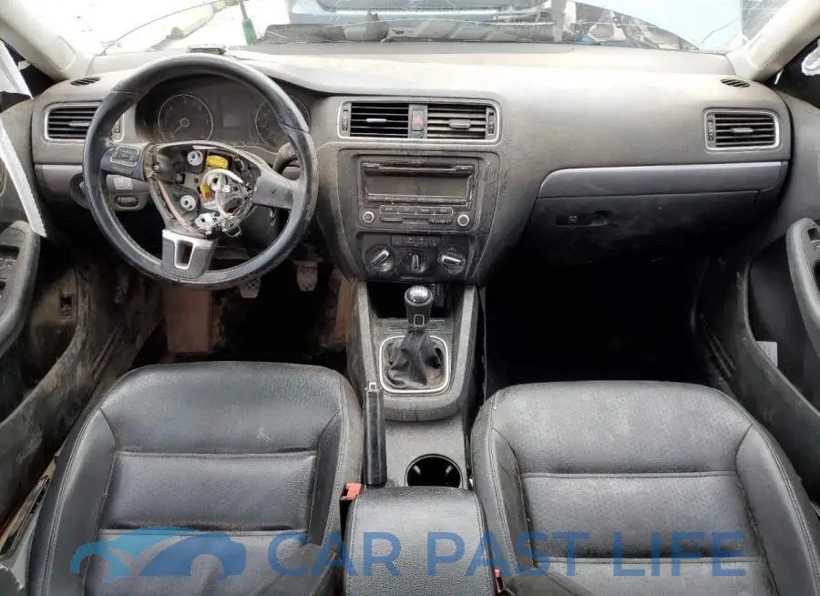 3VW3L7AJ0EM218915# 8