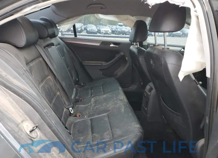 3VW3L7AJ0EM218915# 10