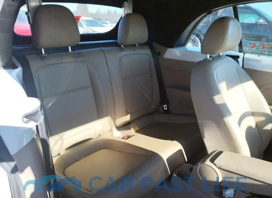 3VW5X7AT2EM805695# 10