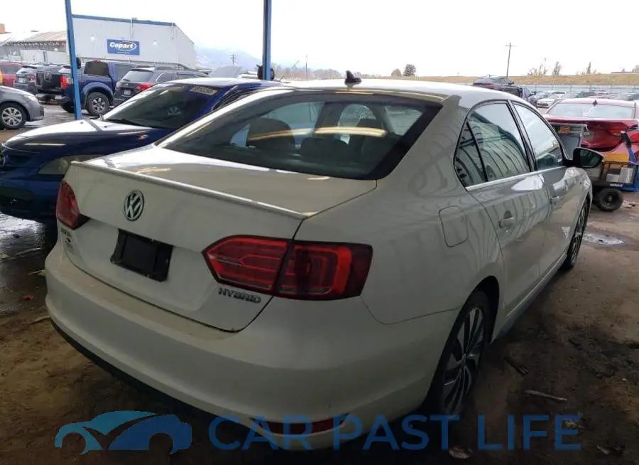 3VW637AJ4EM228893# 3