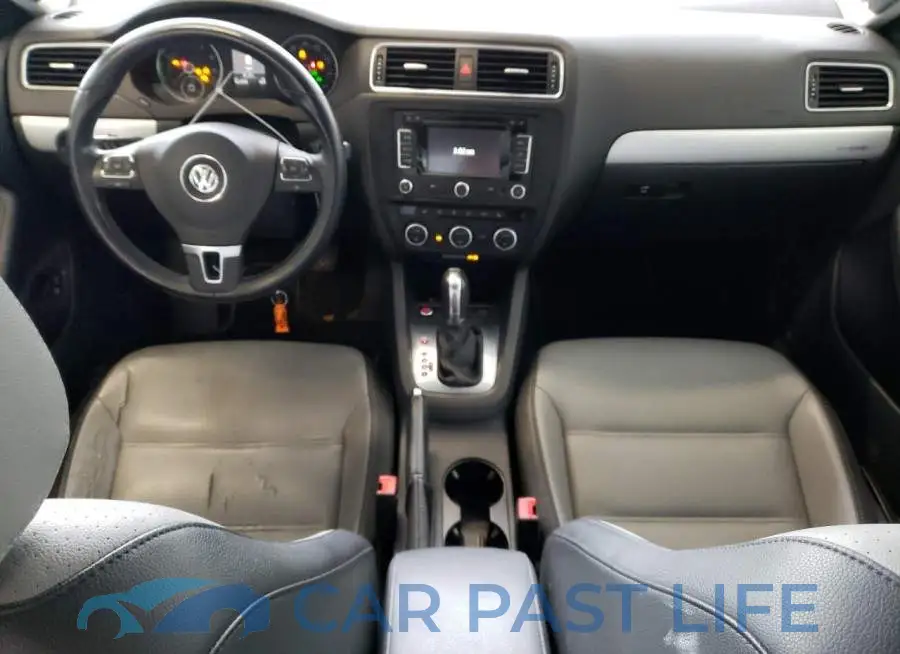 3VW637AJ4EM228893# 8