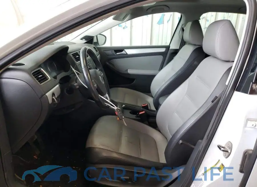 3VW637AJ4EM228893# 7