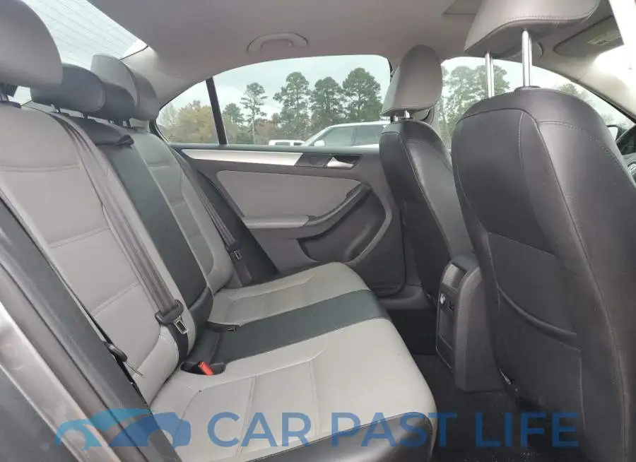 3VW637AJ0EM209161# 10