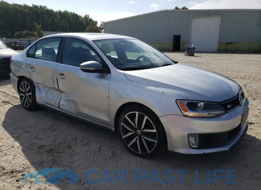 3VW4T7AJ6EM215988# 4